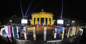 20. Jahrestag Mauerfall - Dominosteine