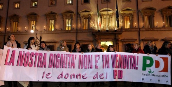 Sit-in donne pd: “Calpestata la dignità delle donne, esigiamo rispetto”.